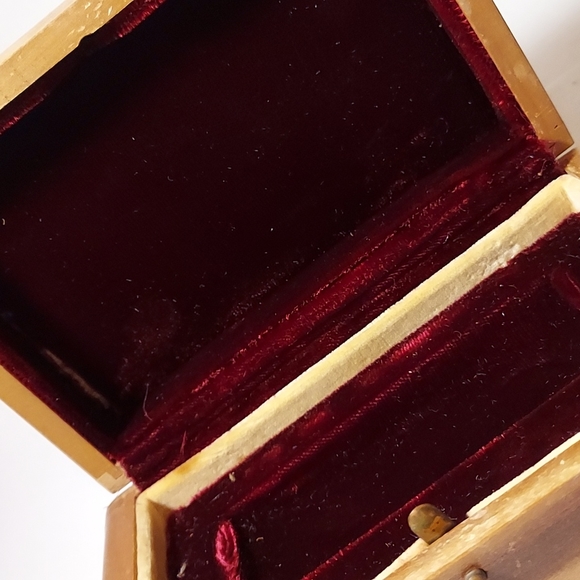 Vintage Wood Box with Red Lined Material Curved Edges - Picture 2 of 12